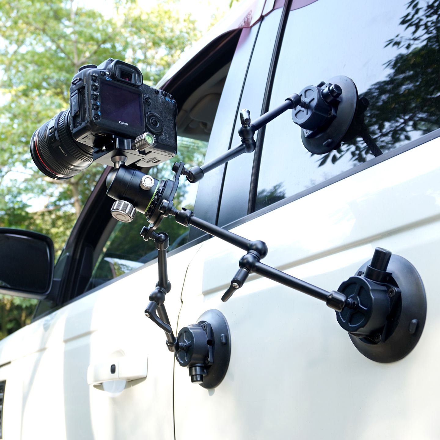 http://suctioncup-mount.com/products/4-1-magic-arm-suction-cup-camera-mount_03.jpg
